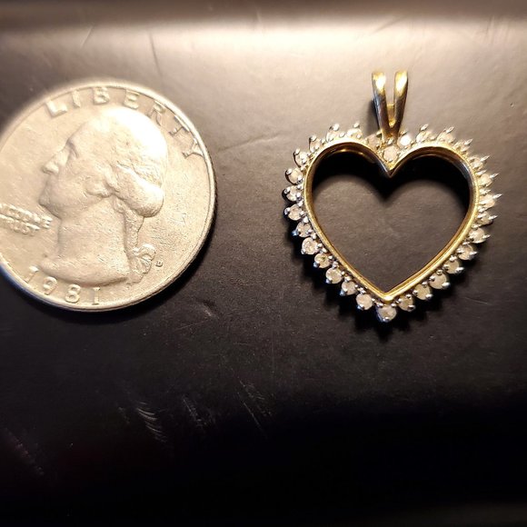 ESTATE SALE - Sweet Yellow Gold 10k Diamond Heart Pendant! - Picture 5 of 6